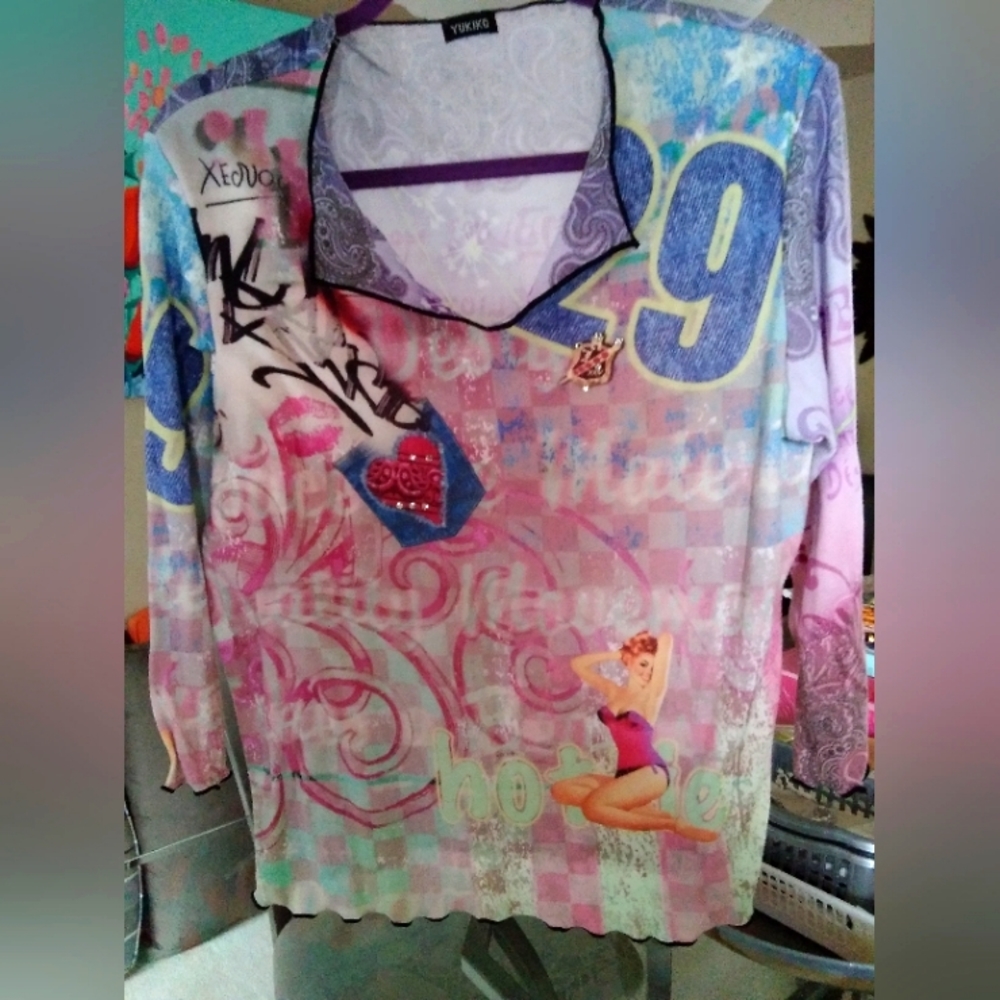 Long sleeved cotton top.